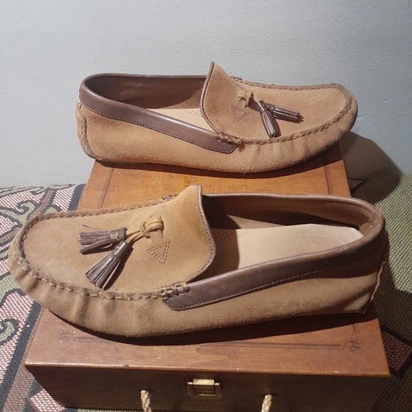 UGG "Marris" suede slip-on driving moccasins.  Tan suede, men's size 10 - Picture 2 of 10